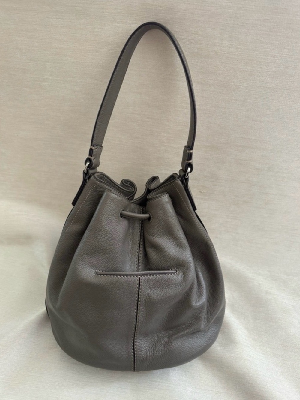 BRIGHTON Calliope pewter/ gray tassel drawstring hobo bag. Excellent condition! - Picture 3 of 11